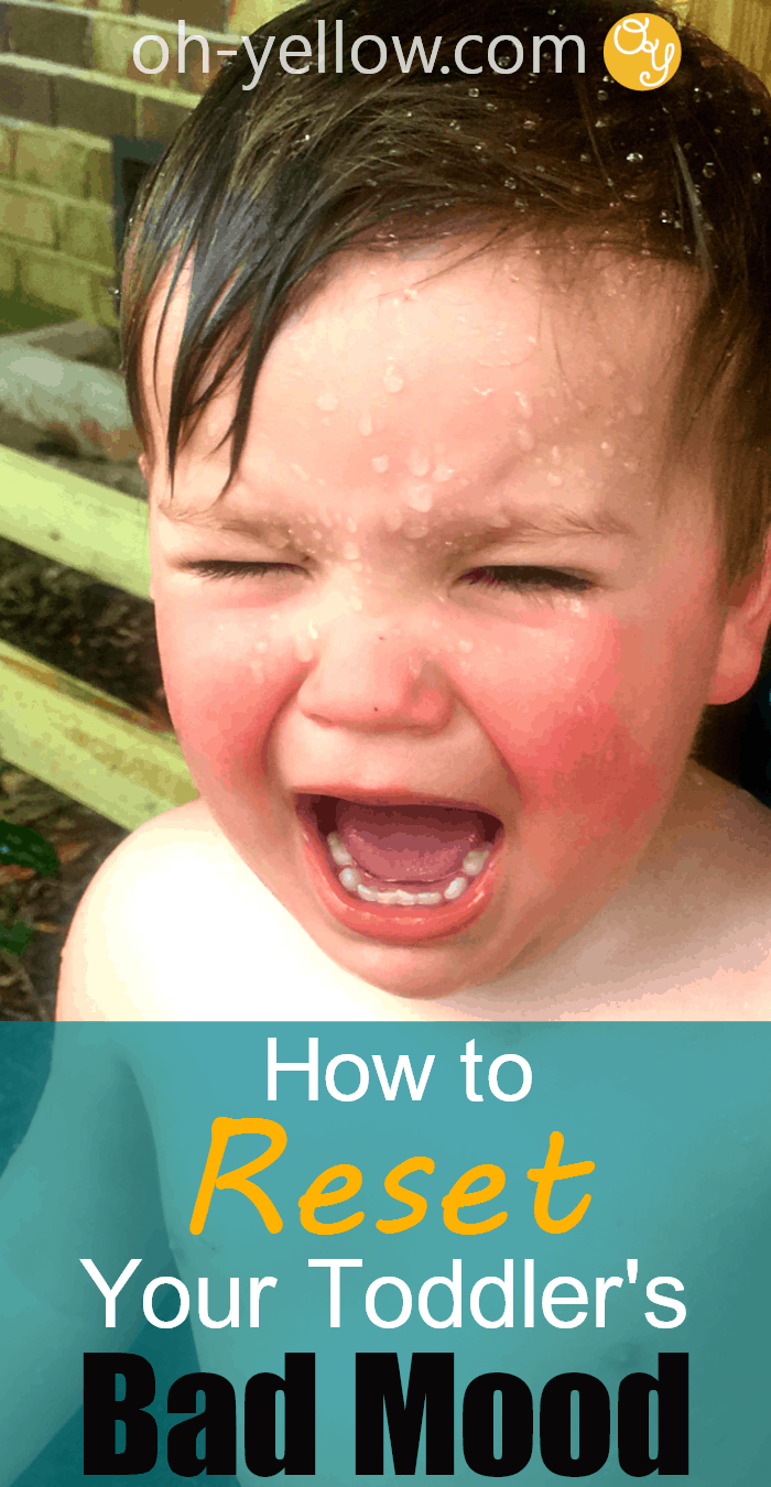 Young toddler activities to redirect your fussy baby's bad mood! Distract your fussy little one and reset tantrums with these simple toddler activities and awesome tips!