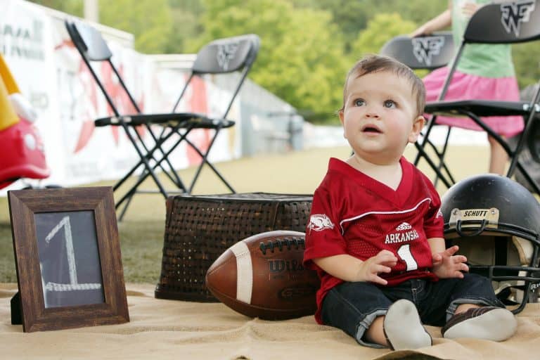 Football Birthday Party theme ideas for toddlers or baby's first birthday. Tailgate Football Party decorations, food ideas, party supplies & more cute tips. #football #footballmom #birthdayparty #firstbirthday #birthdaydecoration #birthdayparty #tailgating #birthday